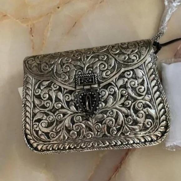 From St Xavier  Metal Atria Clutch/ Crossbody - Picture 11 of 11